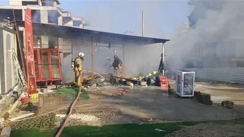 Defne'de Yanan İş Yeri Kullanılamaz Hale Geldi