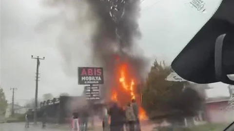 Kocaeli'de İş Yeri Yangını