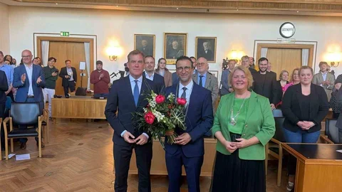 Almanya'nın Kiel'inde Türk Belediye Başkanı Seçildi