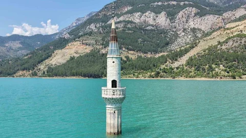Mersin'de Su Altında Kalan Minare