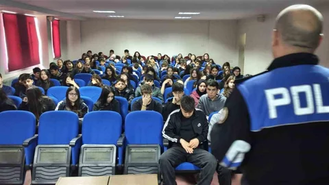 Polisin Lise Öğrencilerine Yönelik Eğitimleri Süregeldi