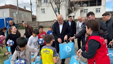 Balıkesir'deki Çocuklara 23 Nisan Hediyesi