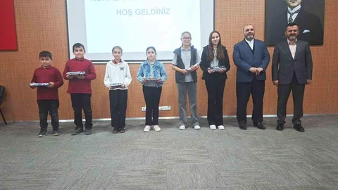 Başarılı Öğrencilere Ödüller Verildi