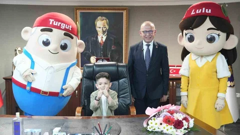 Turgutlu'da Minik Başkan Koltuğu Devraldı