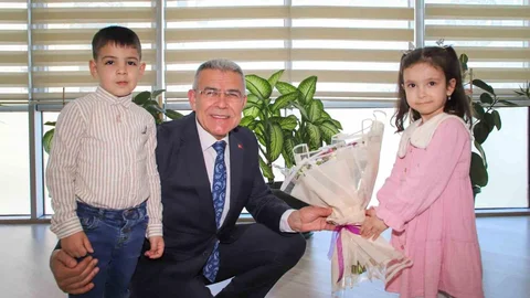 Aydın'da Başkanlık Koltuğu Minik Öğrencilere Devredildi