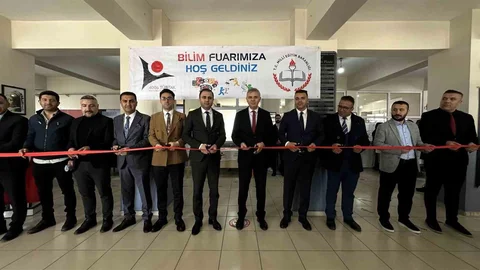 Yüksekova'da Bilim Fuarı Açıldı