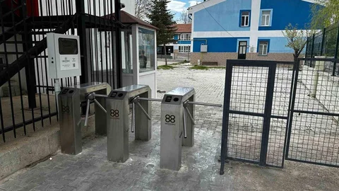 Pilot Okulda Turnike Sistemiyle Güvenlik Artırıldı