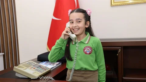 Minik Buğlem Başkanlık Koltuğunda