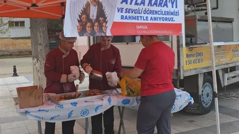 Şehit Öğretmen ve Öğrenciler İçin Lokma Hayrı Yapıldı