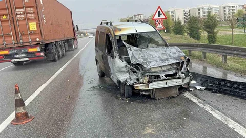 Eskişehir'de Yanan Araçta Sürücü Son Anda Kurtarıldı