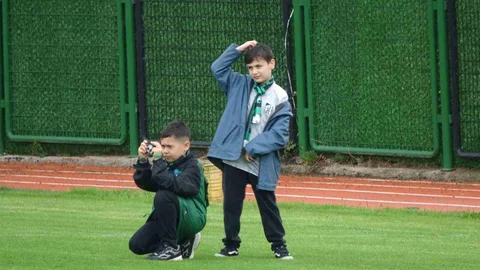 Serdar Dursun'dan Minik Taraftara Jest