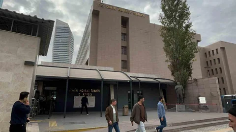 İzmir'de Sosyal Medya Tehdidi Ceza Aldı