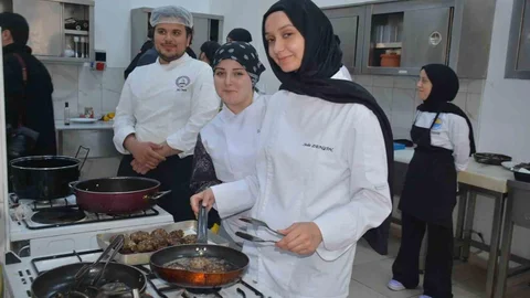 Sinop'ta Hamsi Köftesi Yarışması Yapıldı