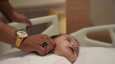 Erzurum'da Kumsal Bebek Ameliyatı Başarıyla Gerçekleşti