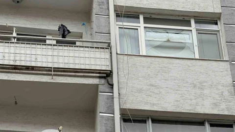 Eskişehir'de Fırtına Nedeniyle Cam Düşmesi Olayı