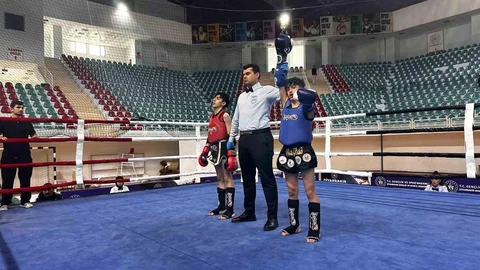 Çataklı Öğrenci Muay Thai Şampiyonu Oldu