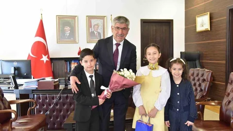 Muğla'da Rektörlük Koltuğu Çocuklara Devredildi