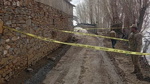 Yıkılma Tehlikesi Olan Ahır Güvenlik Çemberine Alındı