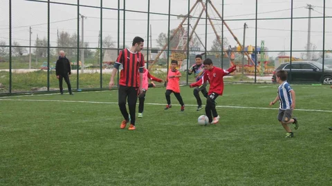 Balıkesir'de Kaymakam Öğrencilerle Maç Yaptı