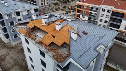 Fırtına Çatıyı Uçurdu, Facianın Eşiğinden Dönüldü