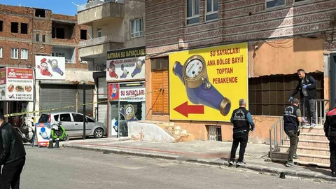 Batman'da Genç Çatıdan Düştü