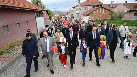 İnönü'de 23 Nisan Coşkusu Yürüyüşle Kutlandı