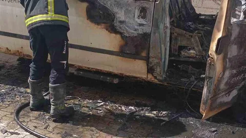 Nevşehir'de Minibüs Yangını