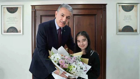 Minik Ela Naz Valilik Koltuğunda