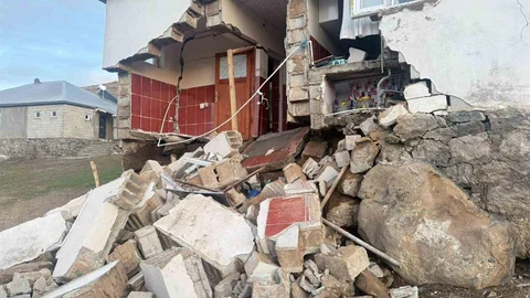 Ağrı'da Deprem Hasar Tespit Çalışmaları Başladı
