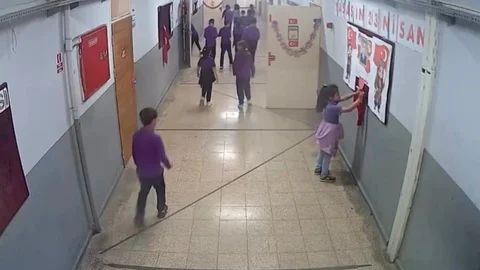 Minik Öğrencilerden Bayrağa Duyarlılık