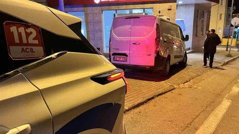 Bursa'da Minibüs Duvara Çarptı