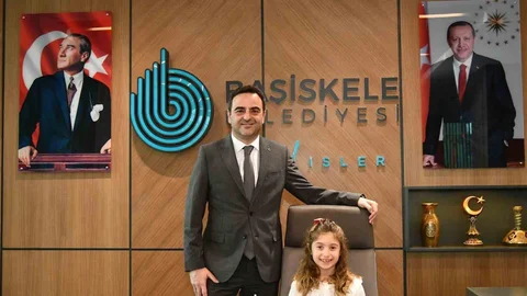 Kocaeli'de Öğrenciye Başkanlık Koltuğu Devredildi