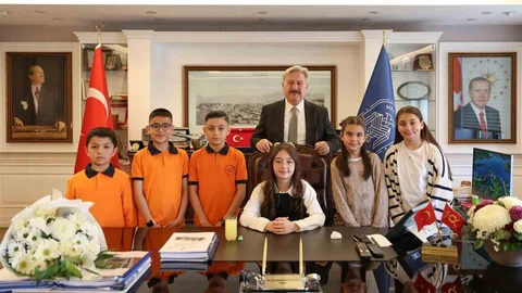 Başkan Palancıoğlu, Koltuğunu Küçük Bir Öğrenciye Devretti