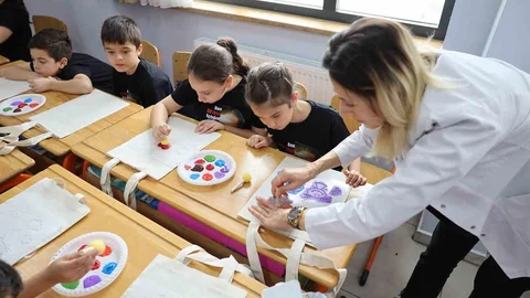 Minik Öğrenciler İçin Sanat Atölyesi