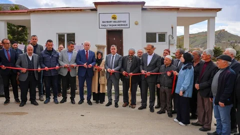 Bayburt'ta Yaşlı Yaşam Merkezi Açıldı