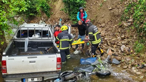 Kamyonet Dere Yatağına Düştü: 2 Yaralı