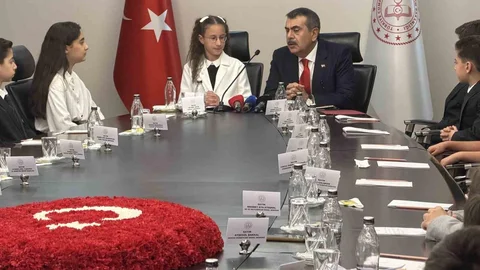 Milli Eğitim Bakanlığı'nda 23 Nisan Töreni