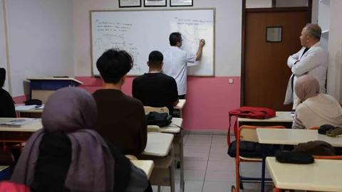 Özenti Davranışları Kişilik Bozukluğuna İşaret Edebiliyor