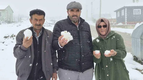 Eskişehir'in Bozdağ Mahallesi'nde Kar Yağışı