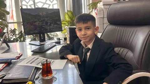 Küçük Çocuğun Müdürlük Deneyimi Afyonkarahisar'da