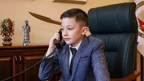 Bilecik'te Minik Yiğit Vali Oldu