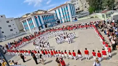 İzmir'de Anlamlı 23 Nisan Kutlaması