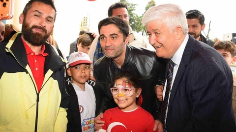 Ünlülerden Çocuklara Destek Etkinliği