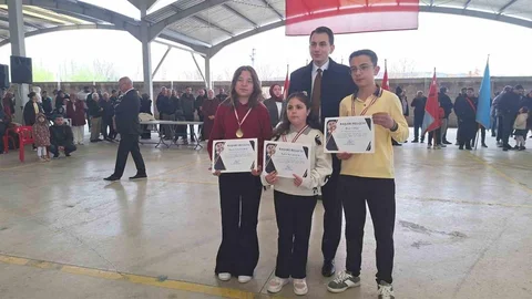 Başarılı Öğrenciler Ödüllendirildi