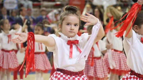 Eskişehir’de 23 Nisan coşkusu Şehit Anıl Gül Spor Salonu’nda yaşandı