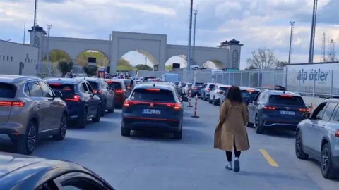 Edirne'de Sınır Kapısında Yoğun Bekleme