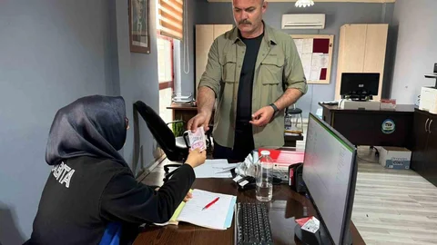 Başkan Koruması Parayı Zabıta'ya Teslim Etti