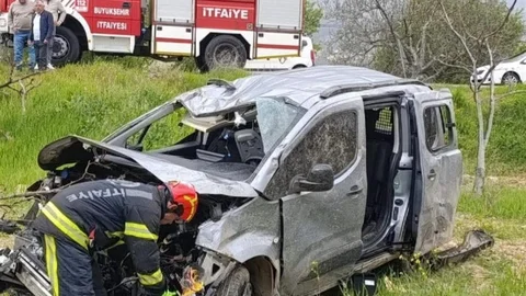 Denizli'de Tarlaya Uçan Araçta 4 Yaralı