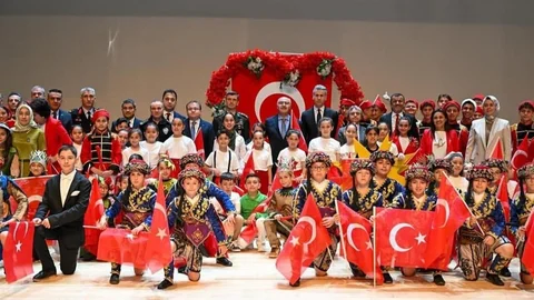 Denizli'de Çocukların Coşkulu Gösterileri