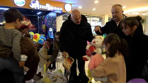 Bolu'da Çocuklara Oyuncak Dağıtıldı